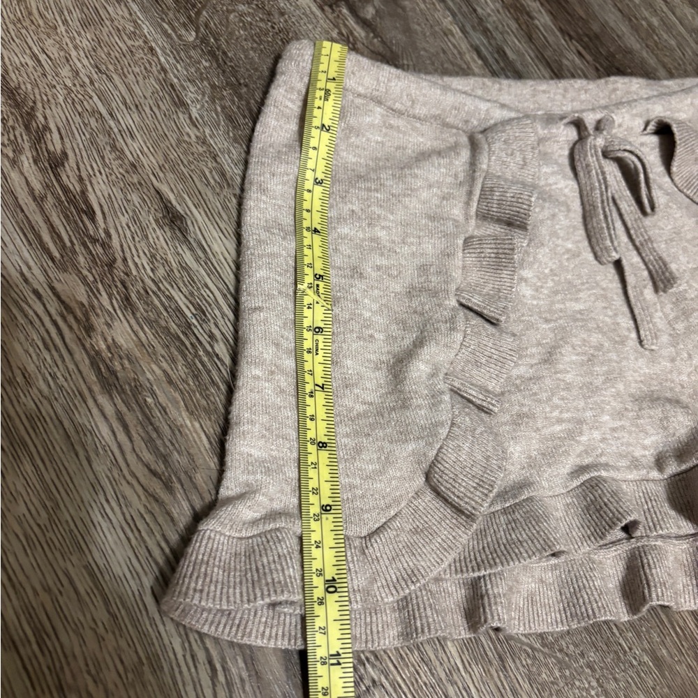 Lemon Beige Ruffle Shorts - Picture 3 of 3